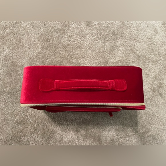 🎉Host Pick🎉 NWOT Estee Lauder Red Velvet Train Case - Picture 8 of 10